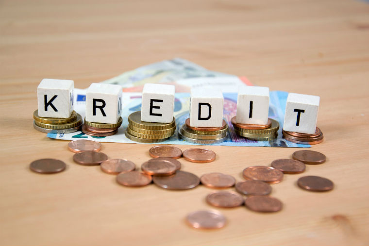 Kreditwürdigkeit - Geld mit Würfeln