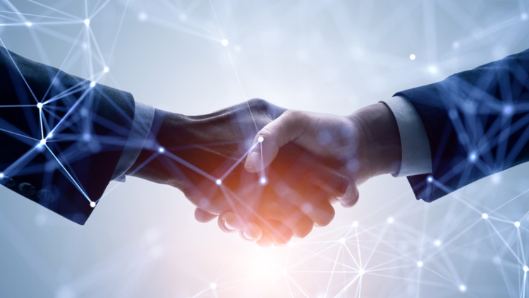 Handshake zwischen Geschäftsmännern