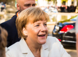 Kanzlerin Merkel kandidiert erneut